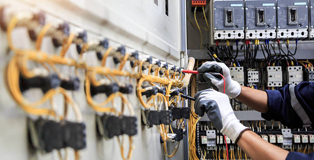 Professional Electrician technician working in Chestnut Ridge, NY